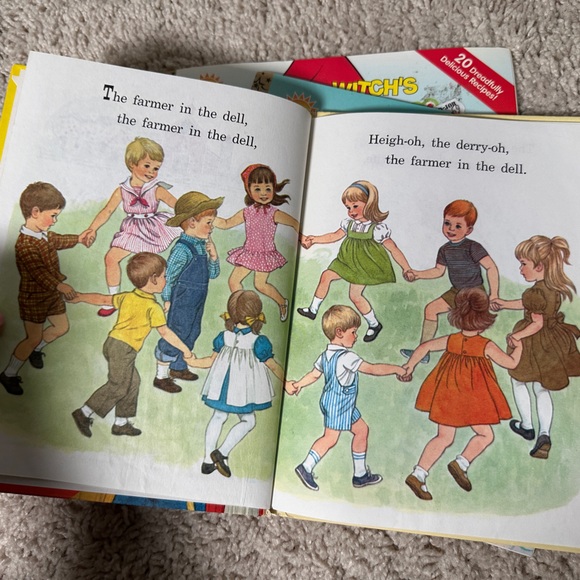 Vintage: Collectible Disney’s A Little Golden Book 6 Piece Bundle - Picture 7 of 11